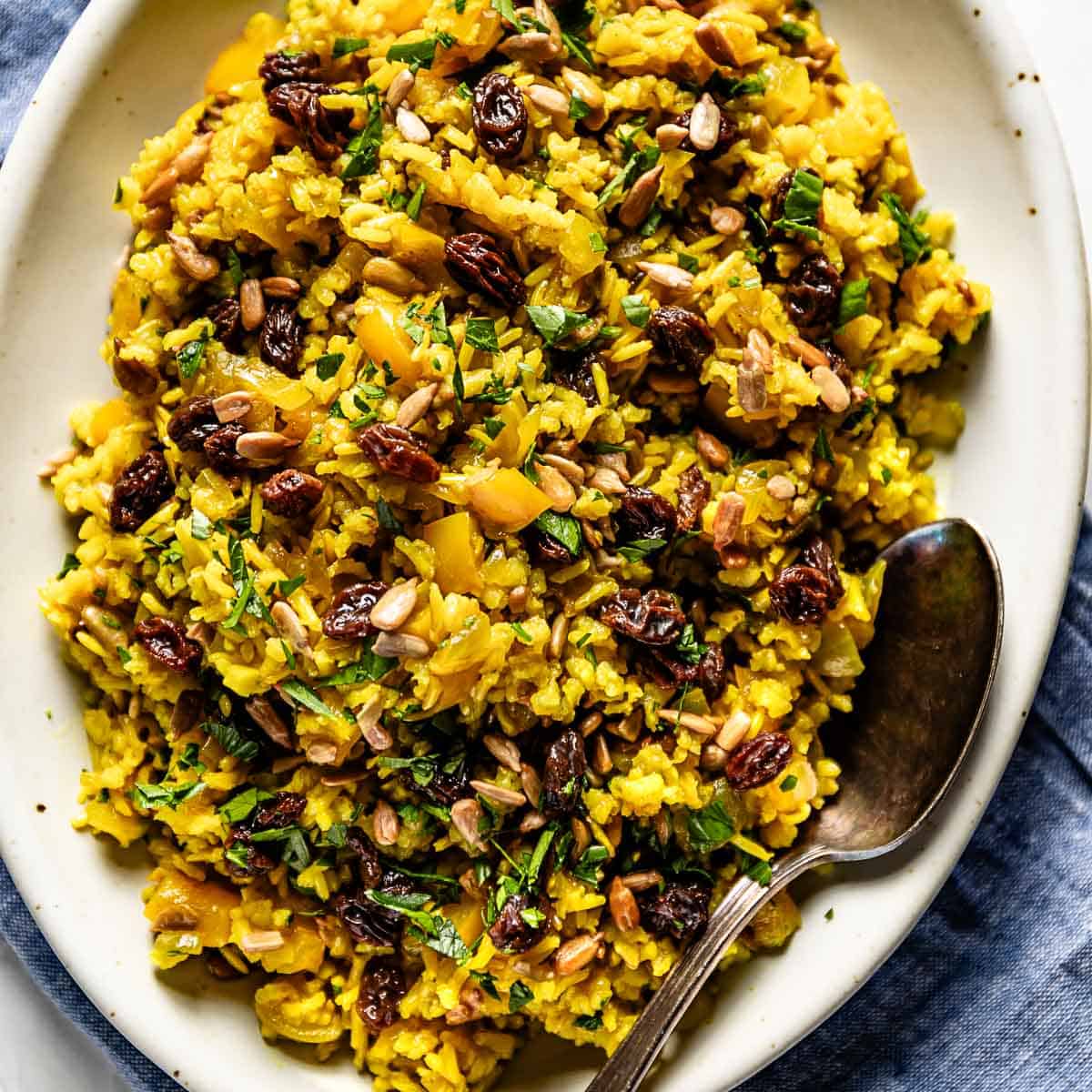 https://foolproofliving.com/wp-content/uploads/2013/06/Curry-brown-rice-recipe.jpg