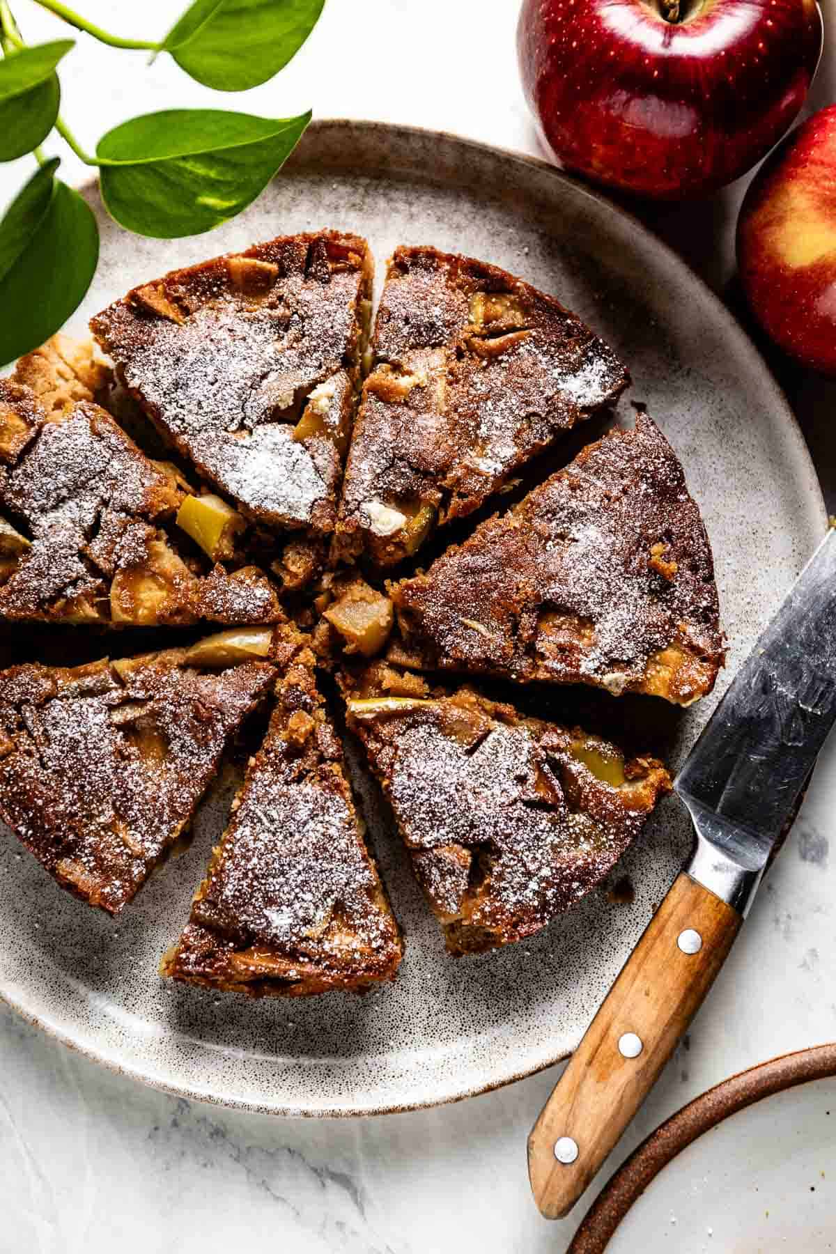 https://foolproofliving.com/wp-content/uploads/2013/12/French-Apple-Cake.jpg