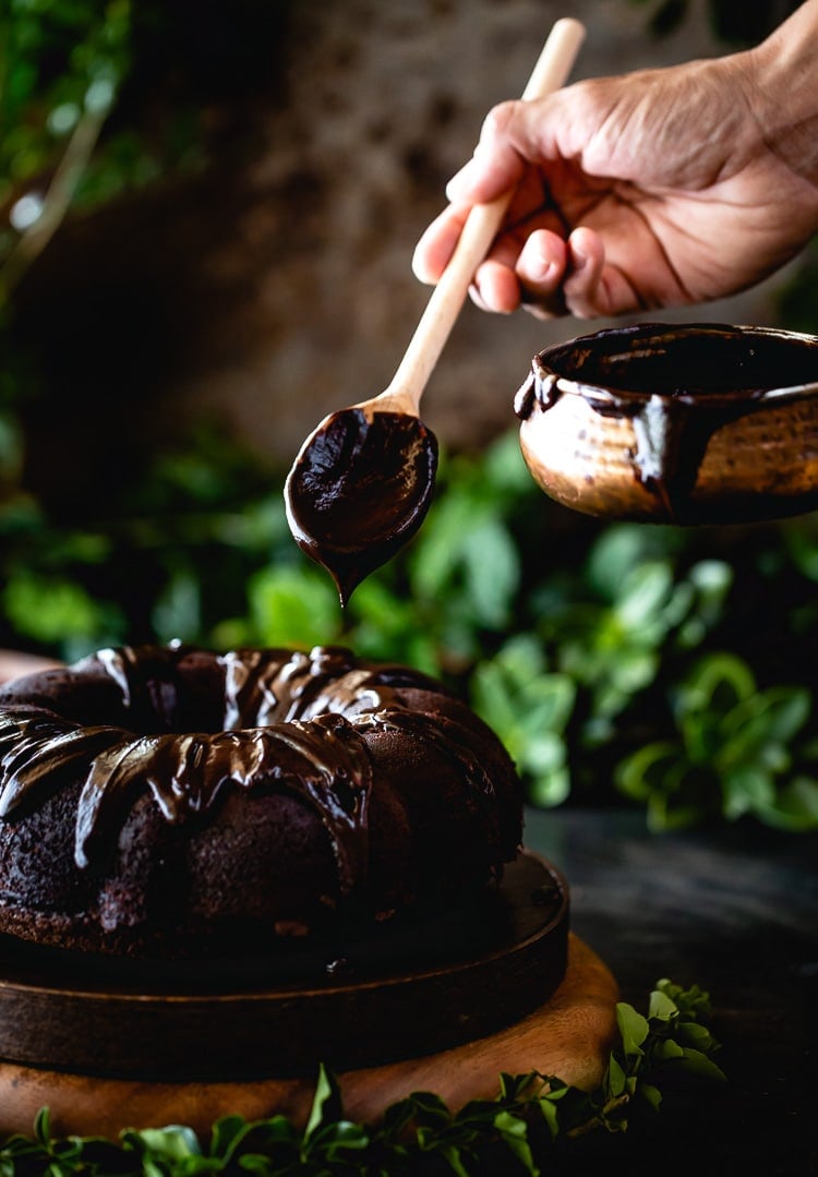 Made a dark chocolate bundt cake, intensely chocolatey, super moist. Wanted  to use my fancy new Bundt pan for something. : r/Baking