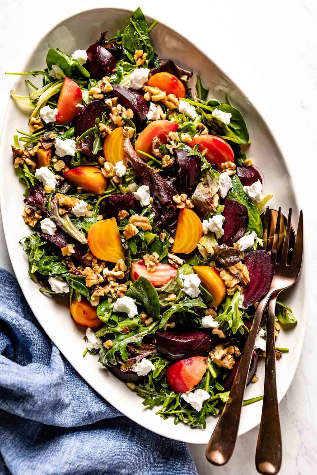 https://foolproofliving.com/wp-content/uploads/2017/01/Beet-Salad-with-Goat-Cheese-and-Walnuts.jpg