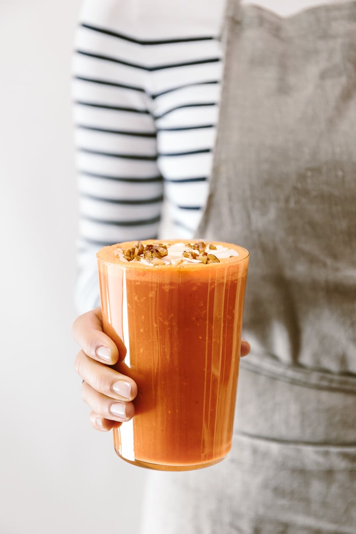 Banana Free Carrot Cake Smoothie Recipe: A carrot cake like smoothie made with carrots, pineapple, coconut milk, and just a few raisins. Vegan and no sugar added.