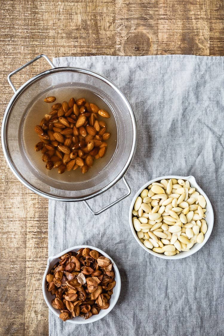 Almonds are soaking to make skinless almonds