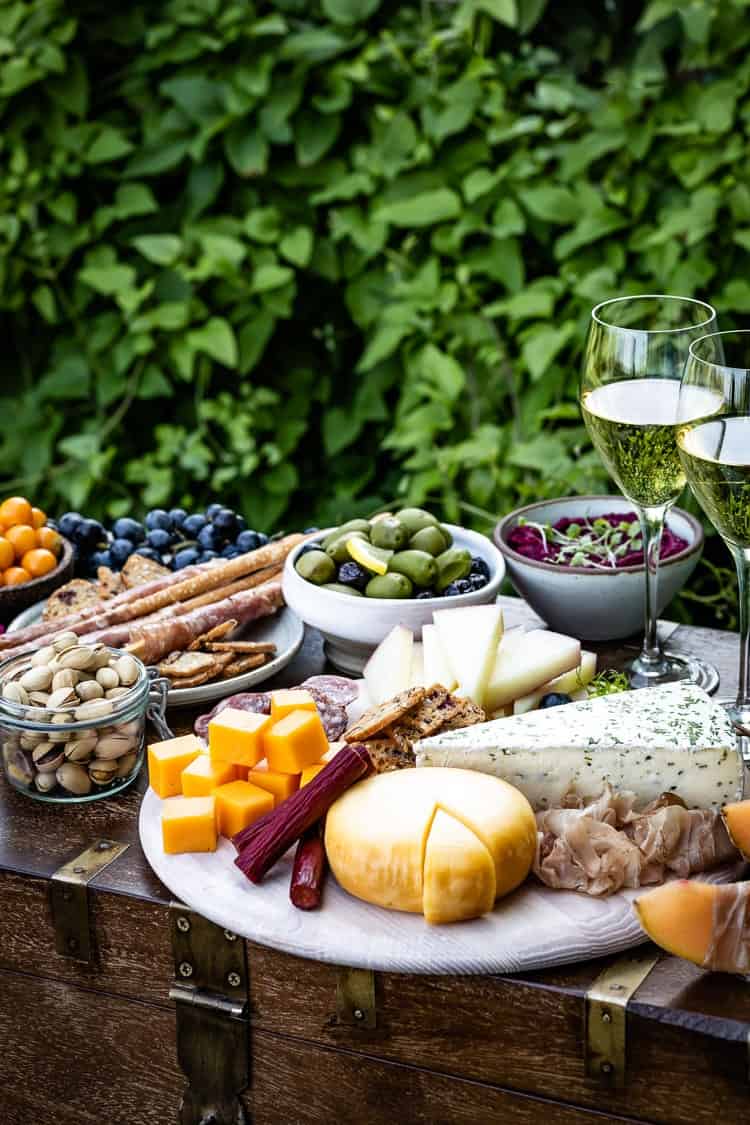 A photo to demonstrate How To Arrange a Meat and Cheese Platter