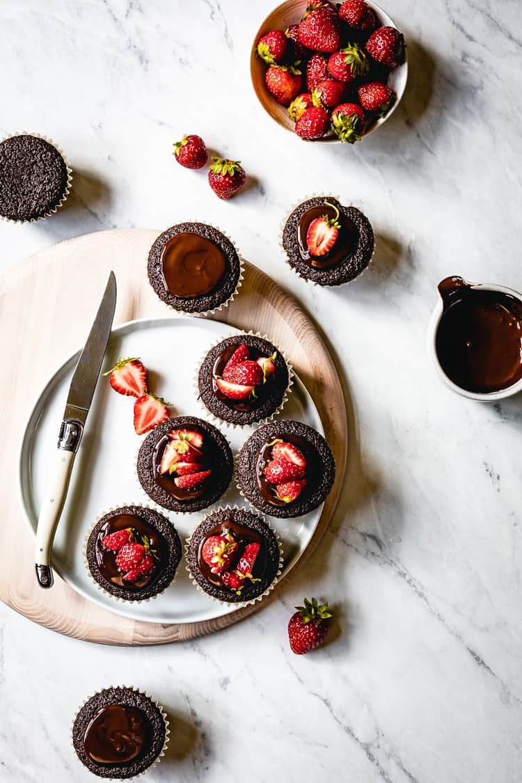 gluten free chocolate cupcakes placed on a plate from the top view