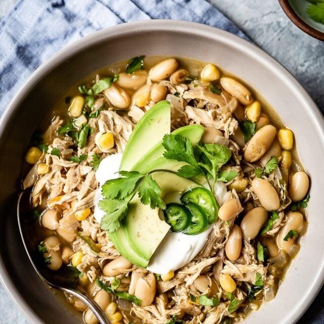 Healthy White Chicken Chili (Stovetop & Crockpot) - Foolproof Living