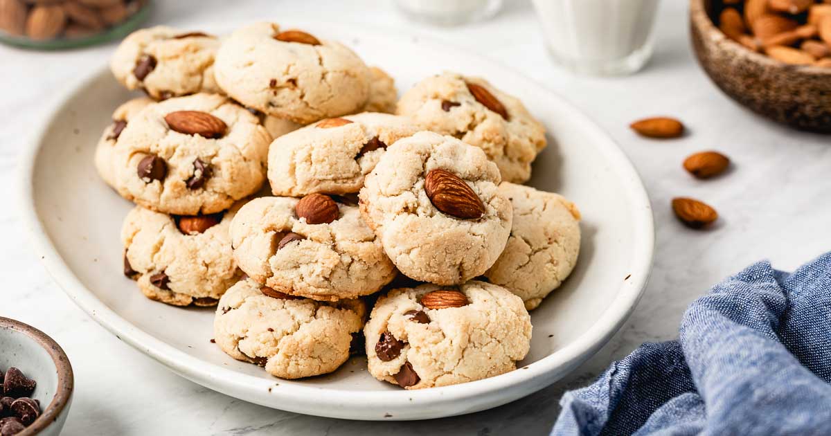 Almond Flour Cookies with Chocolate Chips (sweetened with maple syrup) 