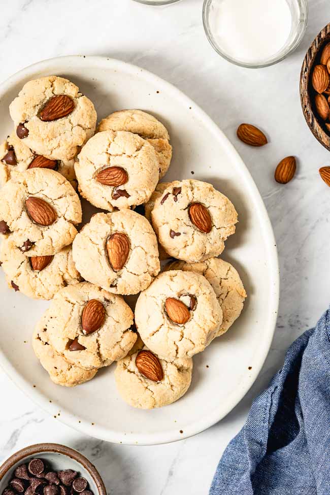 Almond flour cookies with chocolate chips