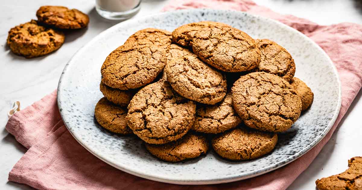 Soft & Chewy Paleo Gingerbread Cookies with Almond Flour (VIDEO!)