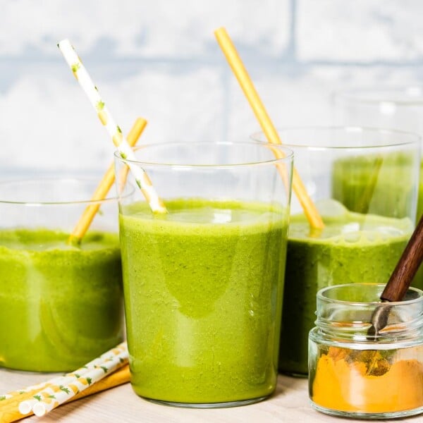 5-Minute Turmeric Green Smoothie Recipe - Foolproof Living