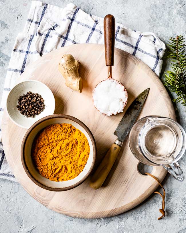 photo of coconut oil, black pepper, turmeric photographed to correspond with how much turmeric to put in a smoothie