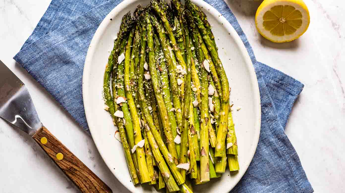 https://foolproofliving.com/wp-content/uploads/2020/10/Baked-Asparagus-Recipe-Image.jpg