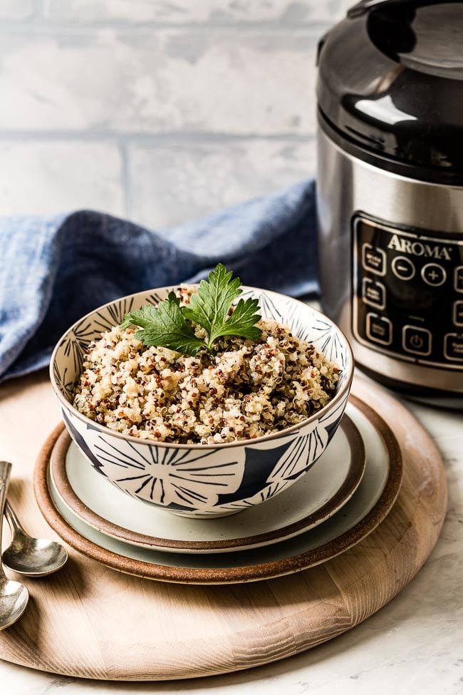 https://foolproofliving.com/wp-content/uploads/2020/12/How-To-Cook-Quinoa-in-A-Rice-Cooker.jpg