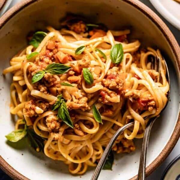Chicken bolognese spaghetti in a bowl.
