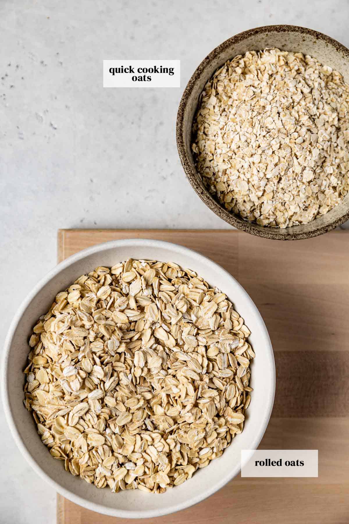 Old fashioned oats and quick oats in small bowls with text on the image.