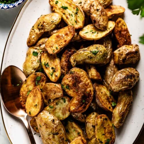 Air Fryer Fingerling Potatoes Recipe (Ready in 20 min!)