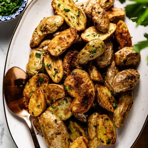 Air Fryer Fingerling Potatoes Recipe (Ready in 20 min!)