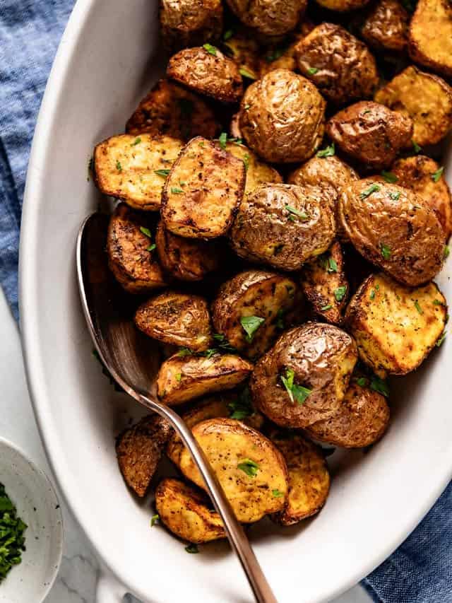 https://foolproofliving.com/wp-content/uploads/2023/11/red-potatoes-in-air-fryer-cover-story.jpg