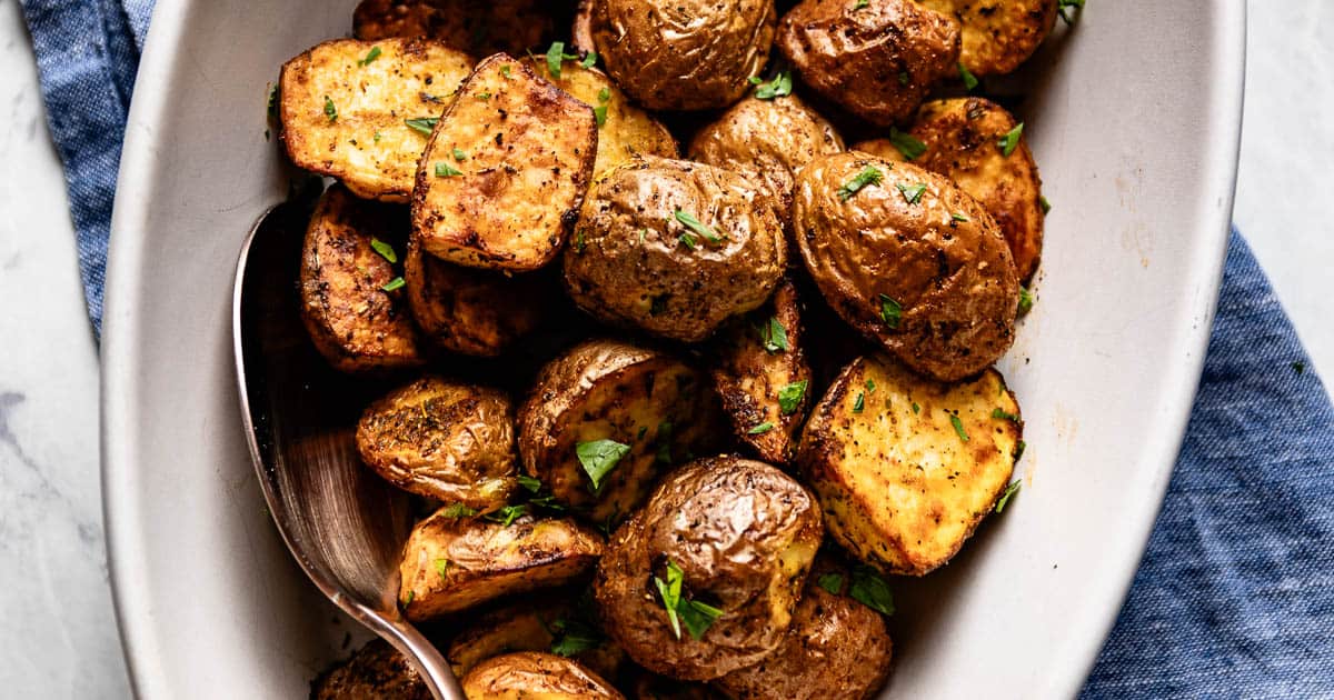 https://foolproofliving.com/wp-content/uploads/2023/11/small-red-potatoes-in-air-fryer.jpg